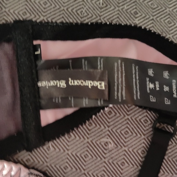 Bedroom Stories garter skirt and bra set - Picture 7 of 9